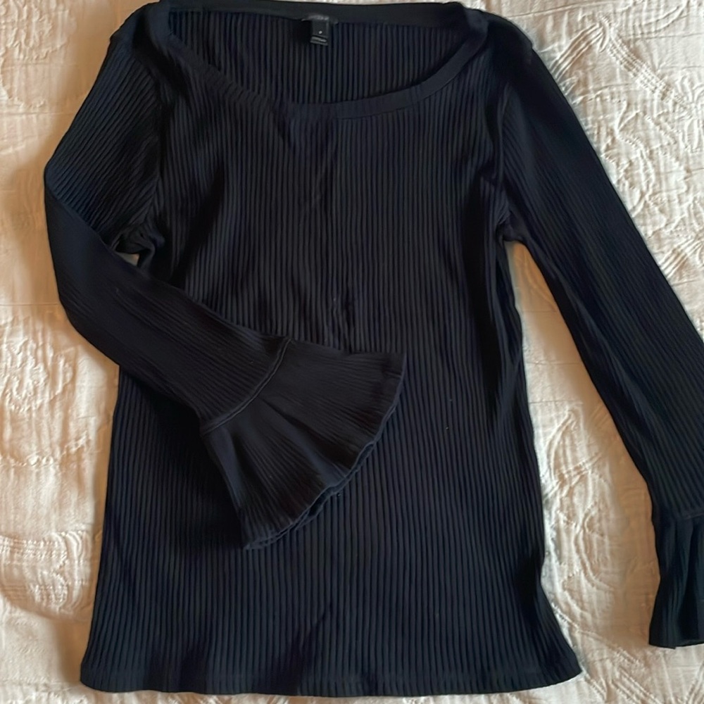 J.Crew light weight sweater in very good condition.